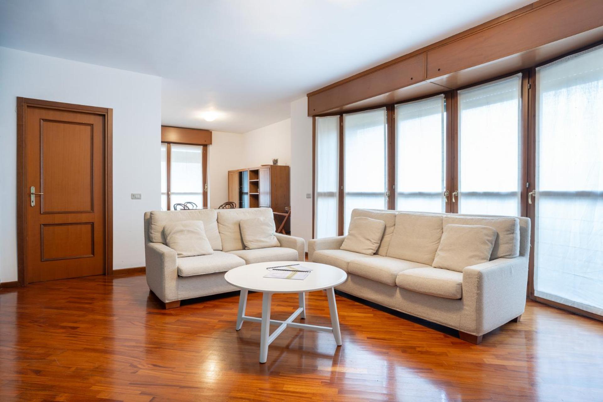 Spacious Bright Apartment Near City Center And Como Lake With Air Conditioning Lecco Dış mekan fotoğraf